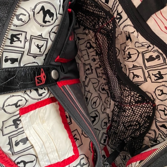 Lululemon 🌸  Duffel Bag / gym bag / Laptop bag / vacation carry-on, etc … - Picture 5 of 14